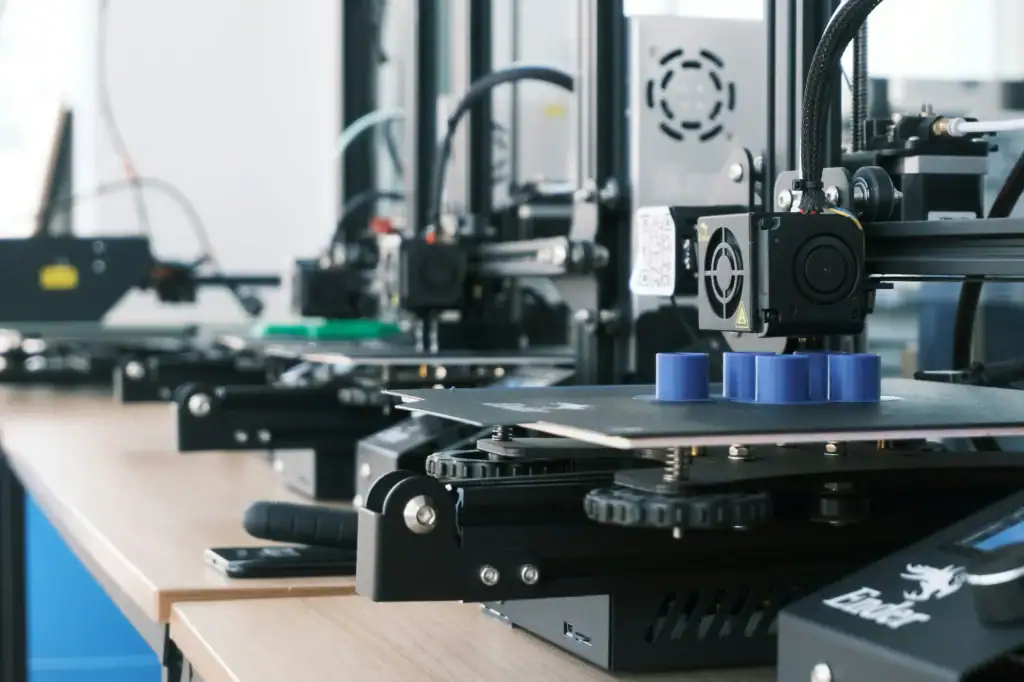 Norsk 3D-printer som lager prototyper og modeller for ulike bransjer, utført av ktkopitrykk.no.