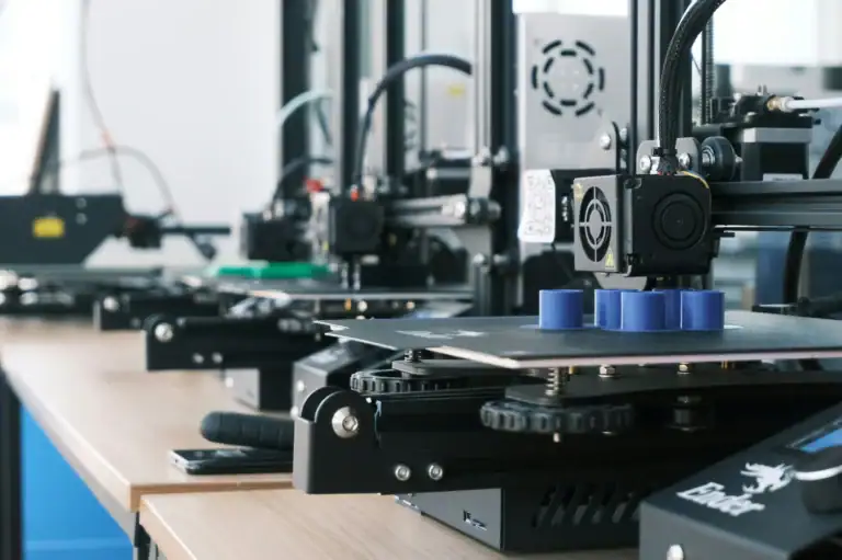 Norsk 3D-printer som lager prototyper og modeller for ulike bransjer, utført av ktkopitrykk.no.